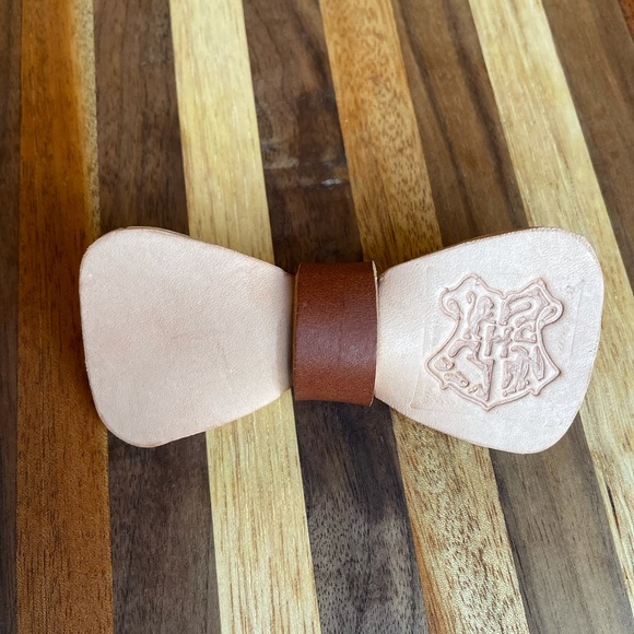Leather Harry Potter bow tie - Picture 2 of 2